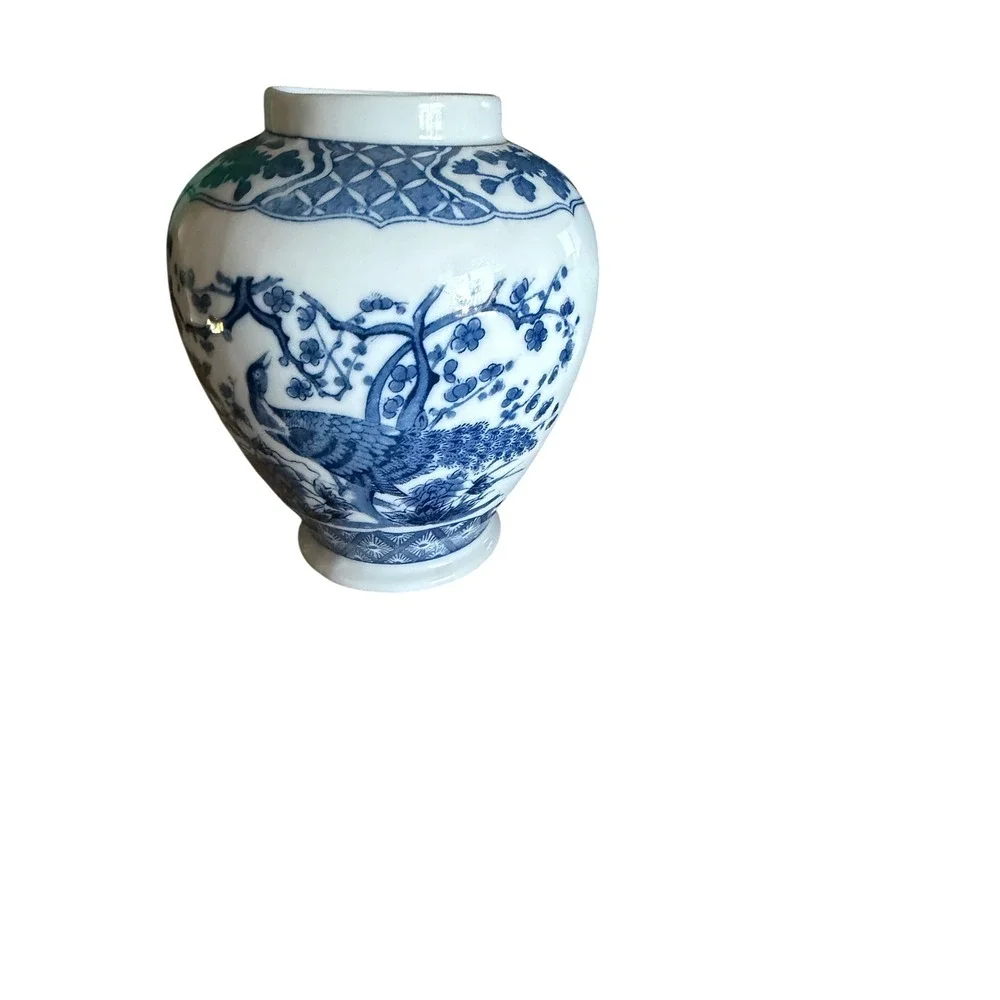 Vintage Blue and White Porcelain Ginger Jar Peacock Floral Chinoiserie Vase 6in